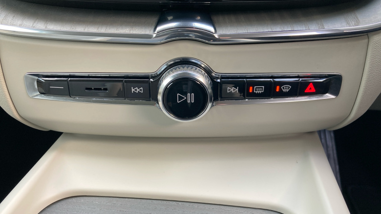 Volvo XC60 2.0 B4D Plus Dark 5dr AWD Geartronic Diesel Estate